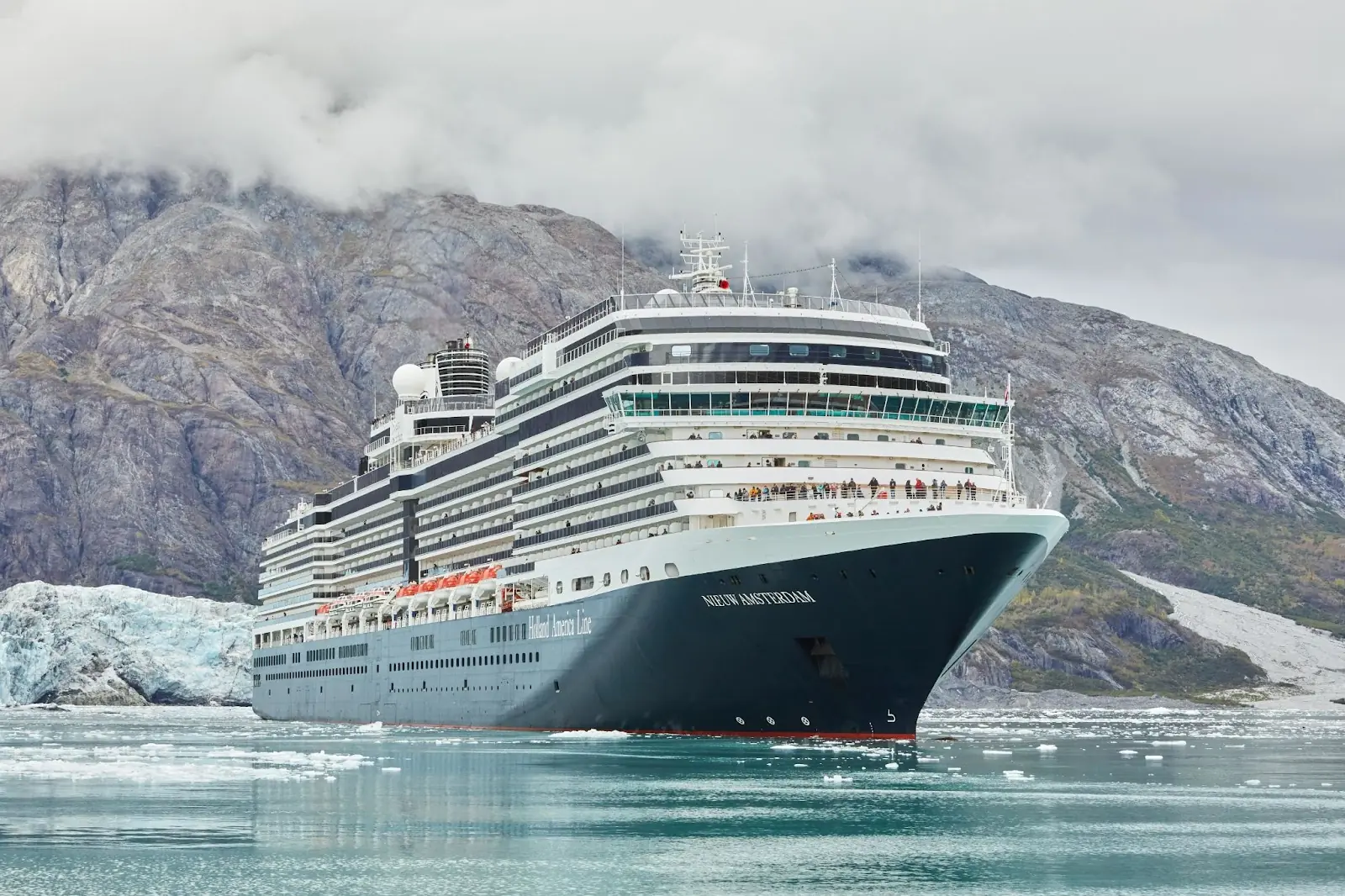 Nieuw Amsterdam in Glacier Bay