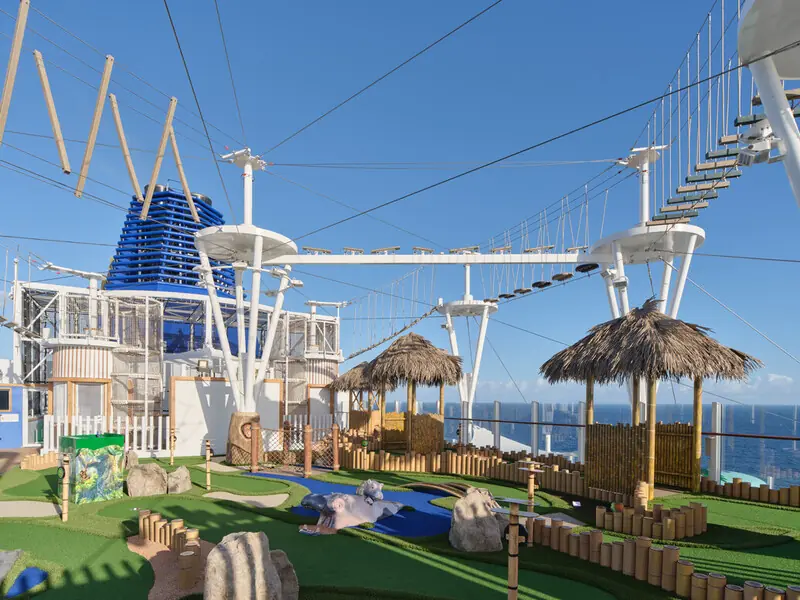 P&O Arvia Altitude Minigolf